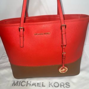 NEW MCHAEL KORS BAG! COMES W DUST BAG!!